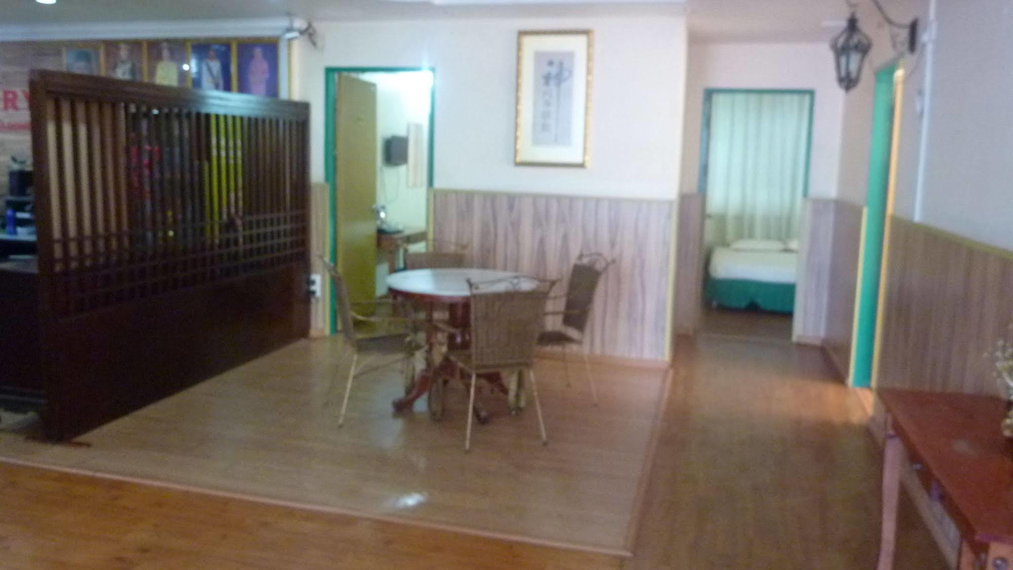 7 Hung Hung Inn Kota Kinabalu Exterior photo