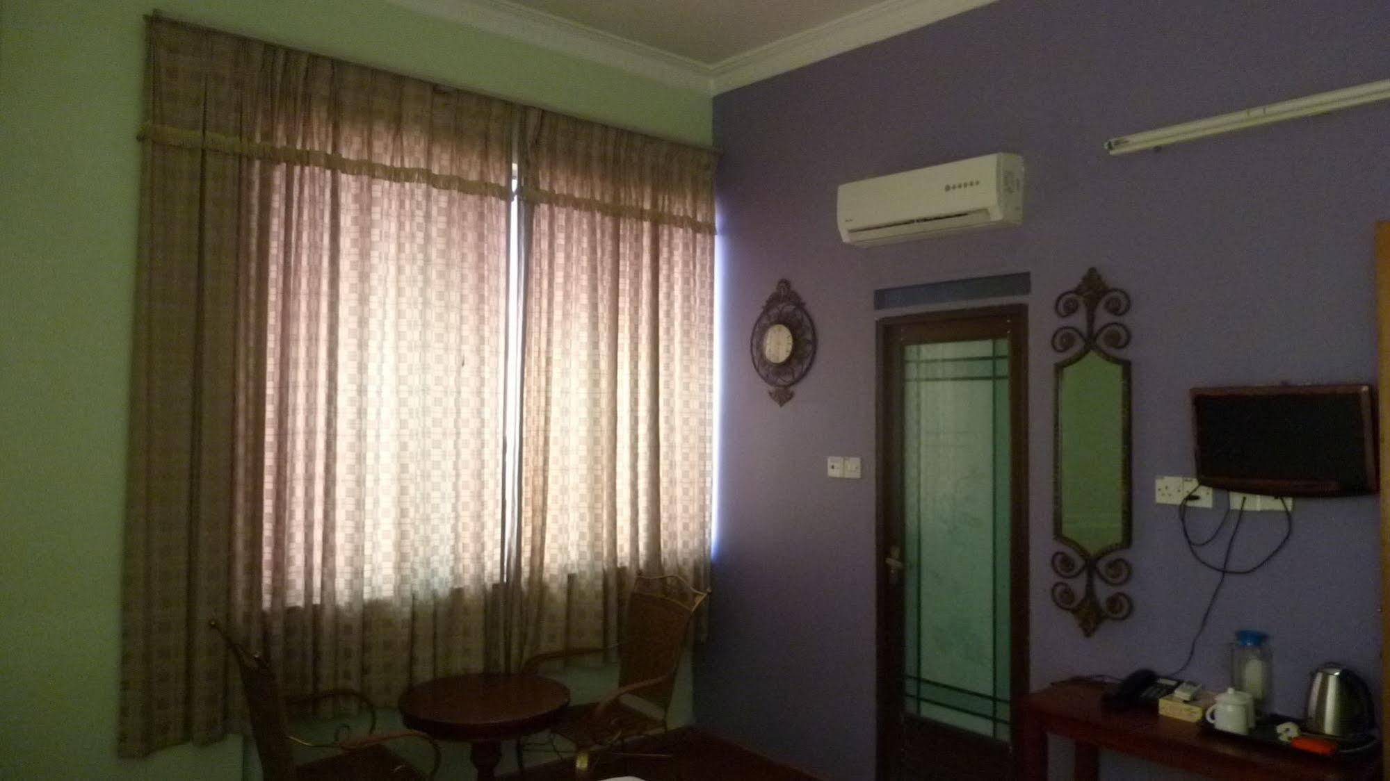 7 Hung Hung Inn Kota Kinabalu Exterior photo