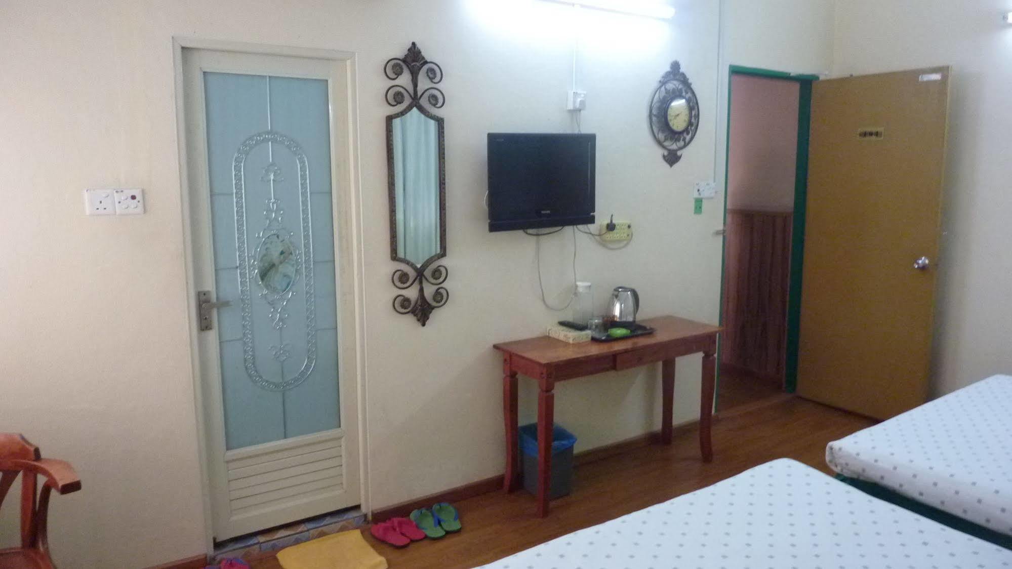 7 Hung Hung Inn Kota Kinabalu Exterior photo