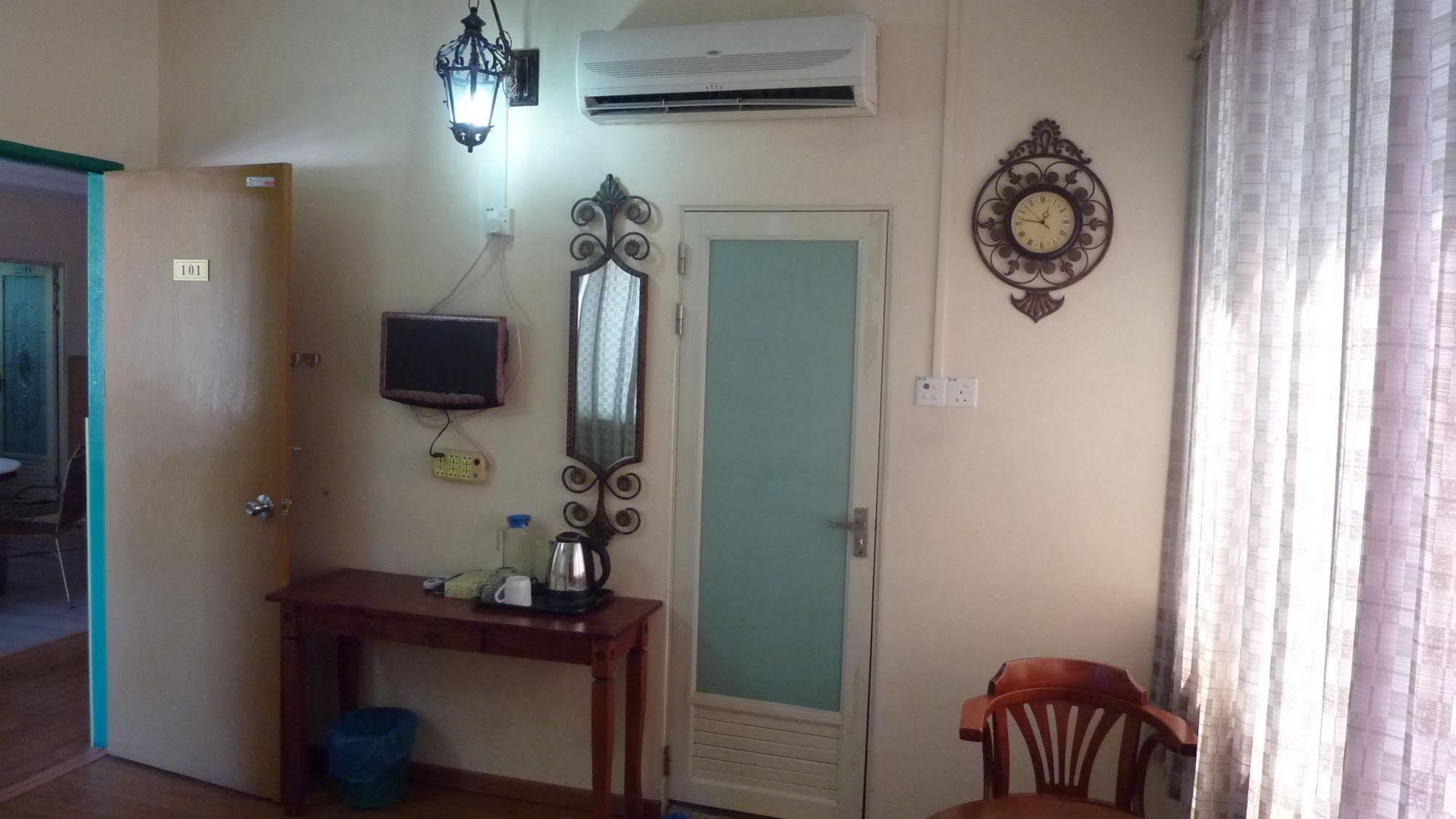 7 Hung Hung Inn Kota Kinabalu Exterior photo